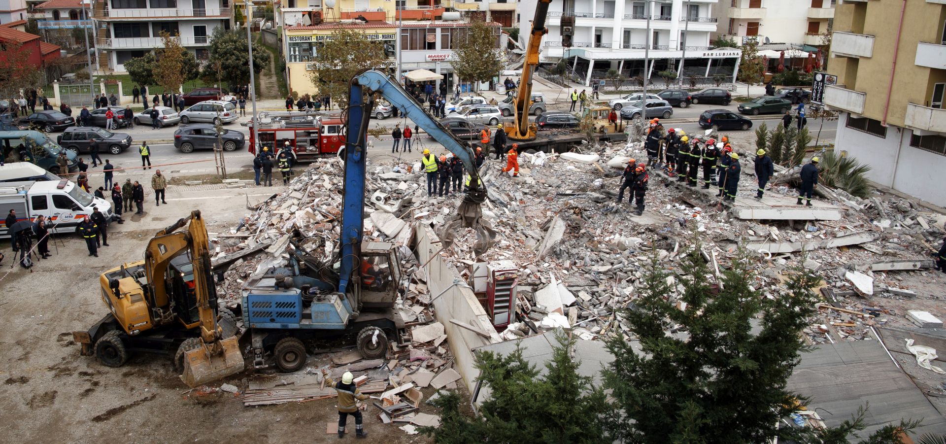 epa08030407 Search and rescue teams search for at least one person stuck in the rubble of a building after an earthquake hit Durres, Albania, 28 November 2019. Albania was hit by a 6.4 magnitude earthquake on 26 November 2019, leaving at least 41 people dead and dozens injured.  EPA/VALDRIN XHEMAJ