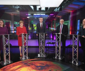epa08031630 (L-R) Liberal Democrat leader Jo Swinson, SNP leader Nicola Sturgeon, Plaid Cymru leader Adam Price, Labour Party leader Jeremy Corbyn and Green Party Co-Leader Sian Berry, in the studio before the start of the Channel 4 News' General Election climate debate at ITN Studios in Holborn, central London, Britain, 28 November 2019.  EPA/Kirsty O'Connor / PRESS ASSOCIATION / POOL