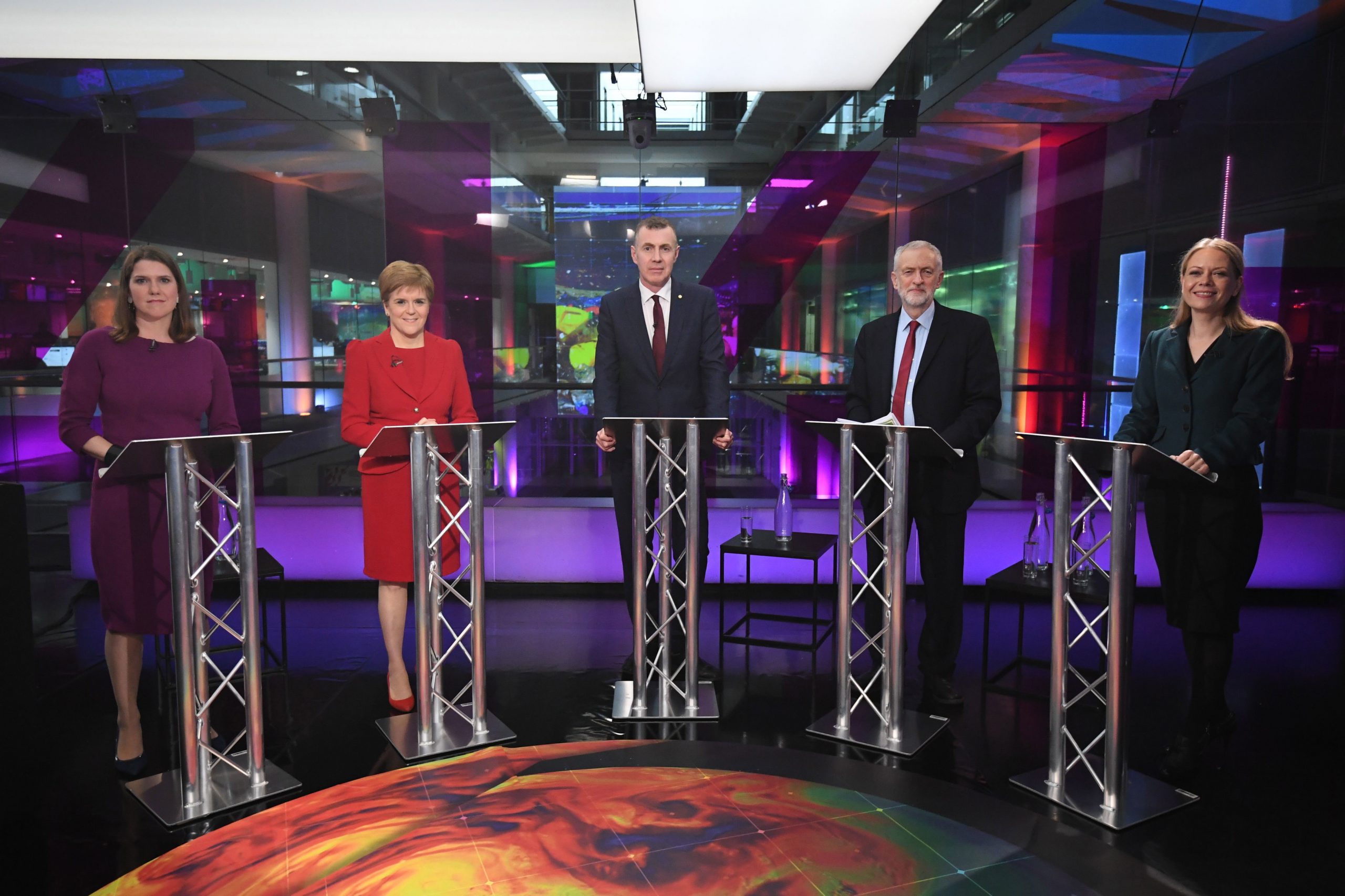 epa08031630 (L-R) Liberal Democrat leader Jo Swinson, SNP leader Nicola Sturgeon, Plaid Cymru leader Adam Price, Labour Party leader Jeremy Corbyn and Green Party Co-Leader Sian Berry, in the studio before the start of the Channel 4 News' General Election climate debate at ITN Studios in Holborn, central London, Britain, 28 November 2019.  EPA/Kirsty O'Connor / PRESS ASSOCIATION / POOL