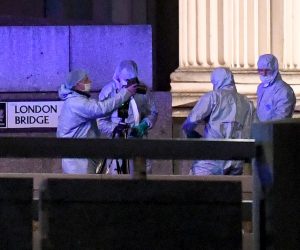 epa08033707 Forensics examine the crime scene at the London bridge in London, Britain, 29 November 2019. According to reports, several people have been injured and a male suspect has been shot dead by police at a scene after a stabbing at London Bridge. The incident has been declared as a terror incident by the Police.  EPA/FACUNDO ARRIZABALAGA