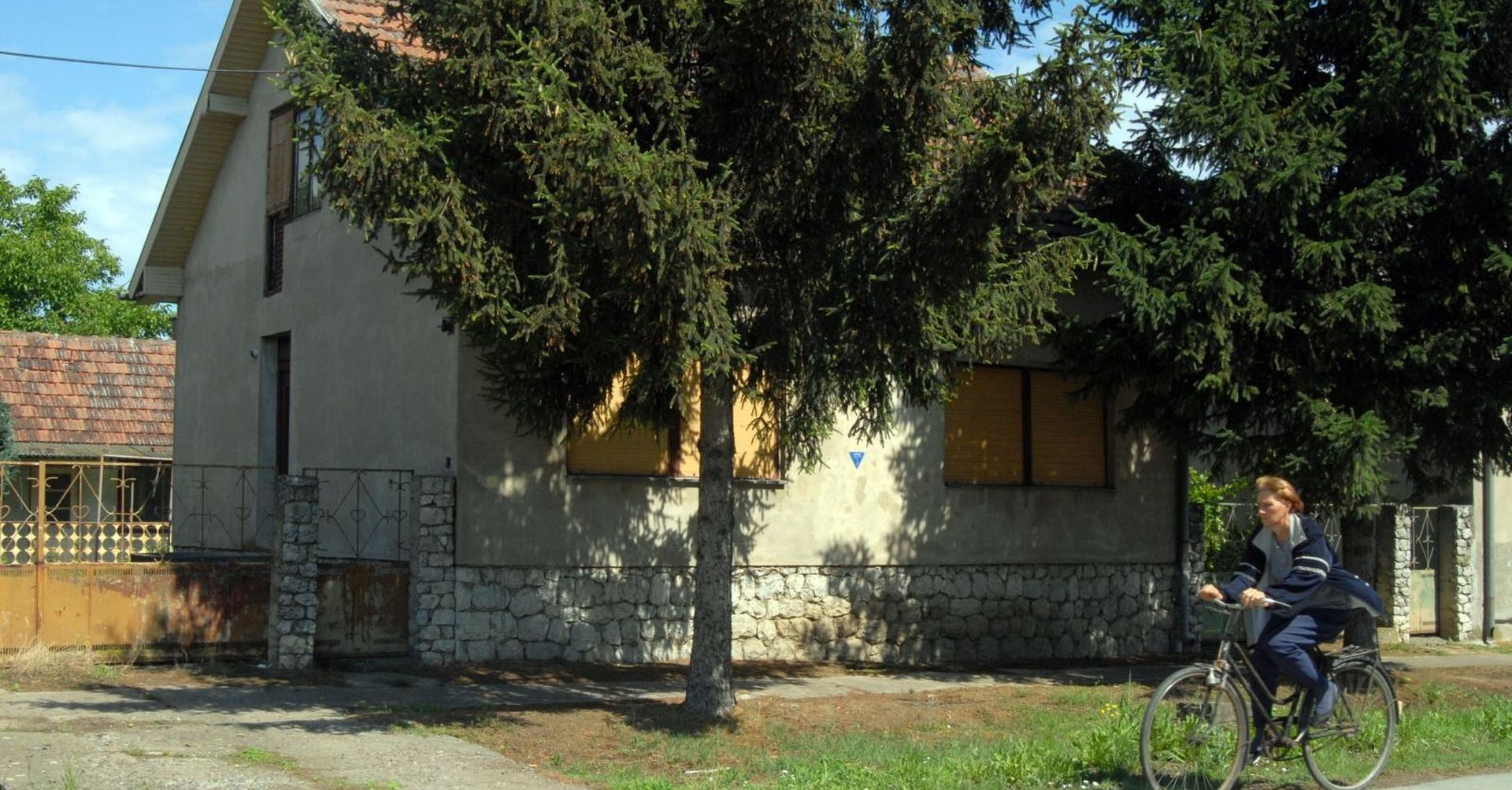 12.06.2009., Vinkovci - Kuca u selu Cerna u kojoj je 1992. godine ubijena cetveroclana obitelj Olujic. 
Photo: Goran Ferbezar/Vecernji list