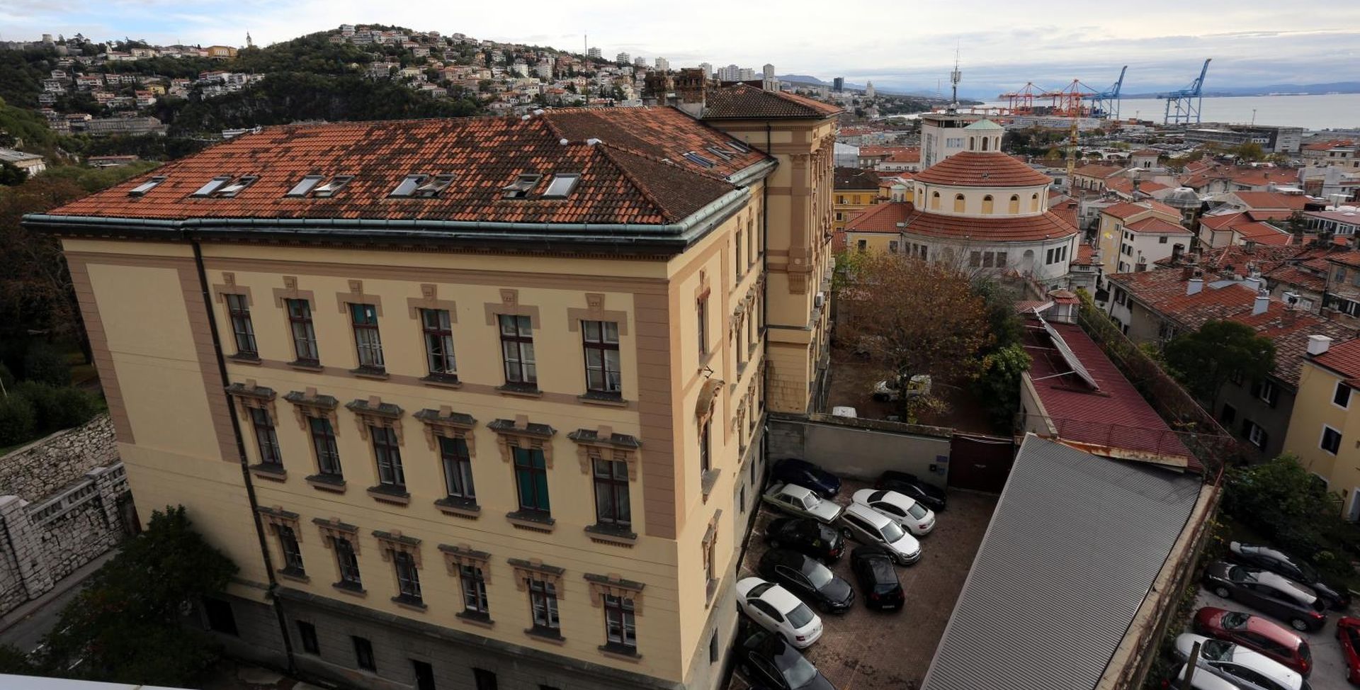14.12.2016., Rijeka - Panorama centra grada. 
Zgrada Zupanijski sud. 
Photo: Goran Kovacic/PIXSELL