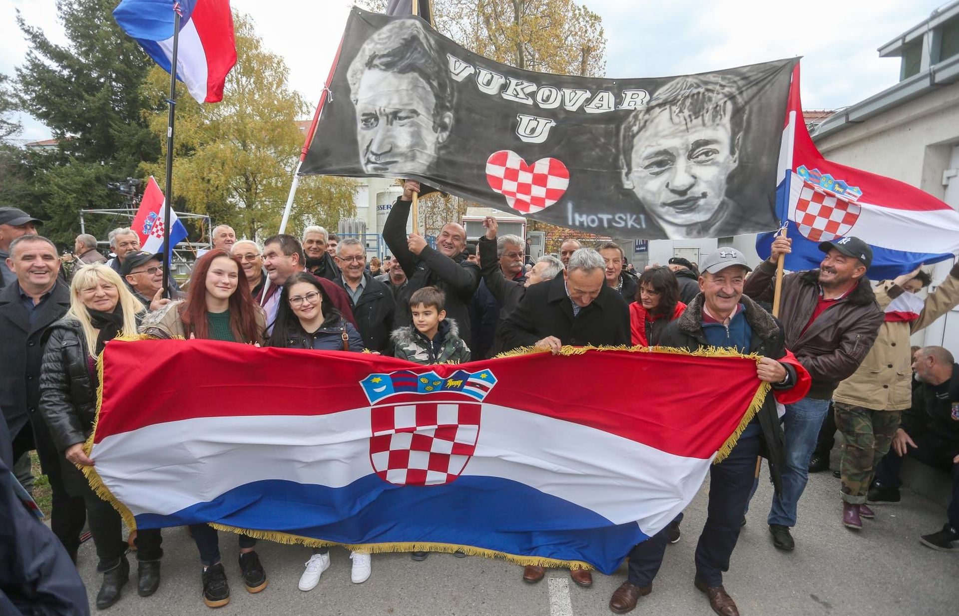 18.11.2019., Vukovar - Okupljanje gradjana u Vukovaru uoci obiljezavanja Dana sjecanja na zrtvu Vukovara. Photo: Davor Javorovic/PIXSELL