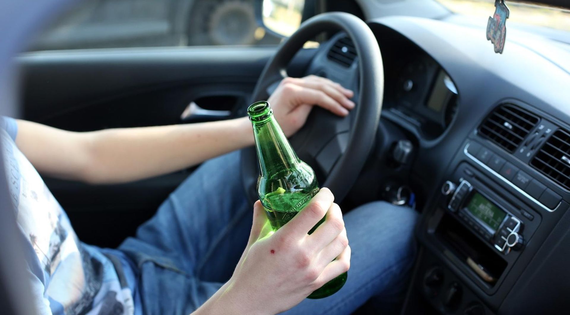 Alkoholizirani vozač 19.02.2019., Karlovac - Alkoholizirani vozac, konzumiranje alkohola u automobilu.
Photo: Kristina Stedul Fabac/PIXSELL