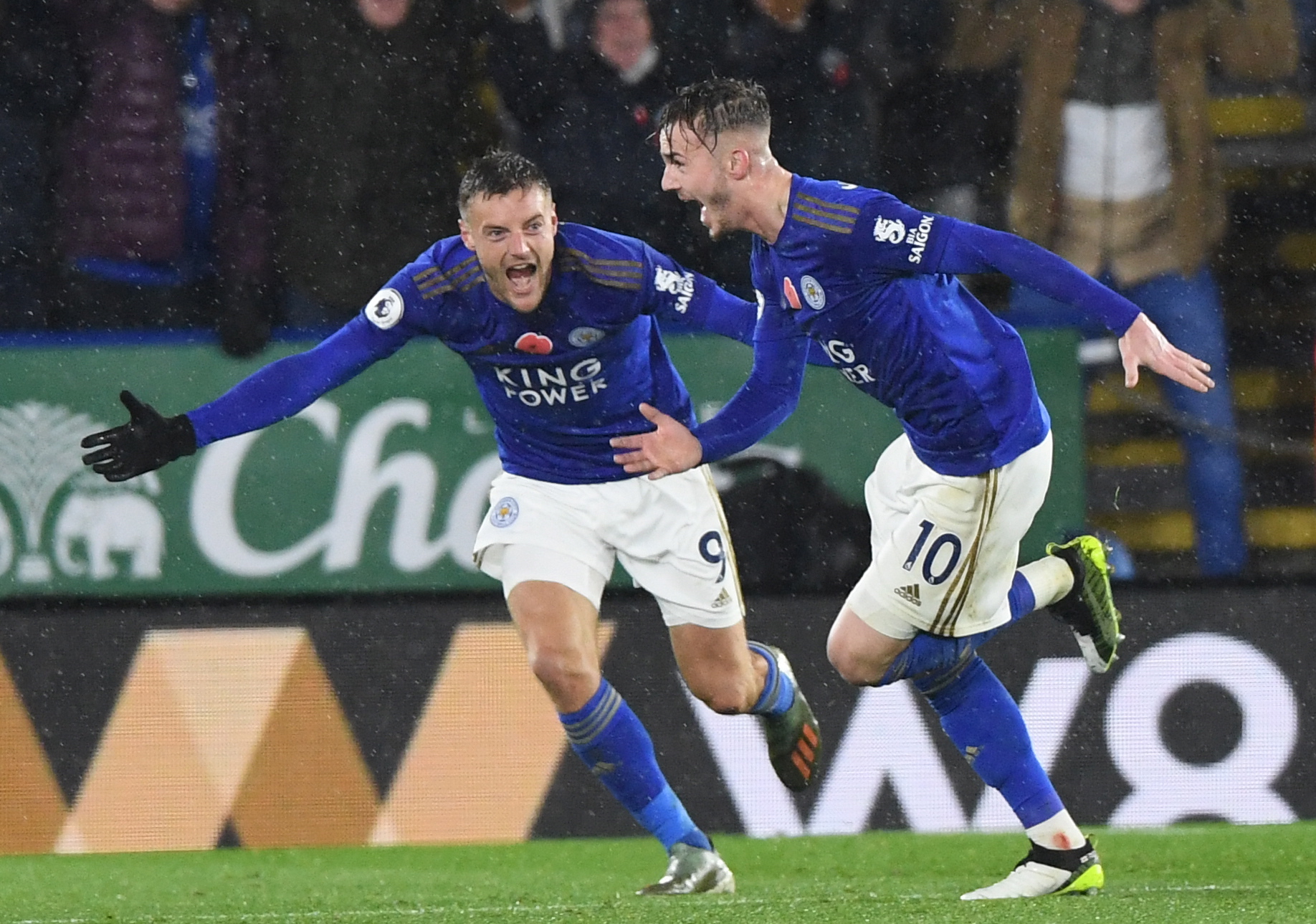 epa07984591 Leicester City's James Maddison (R) celebrates scoring a goal during the English Premier League soccer match between Leicester City v Arsenal at the King Power stadium in Leicester, Britain, 09 November 2019.  EPA/FACUNDO ARRIZABALAGA EDITORIAL USE ONLY. No use with unauthorized audio, video, data, fixture lists, club/league logos or 'live' services. Online in-match use limited to 120 images, no video emulation. No use in betting, games or single club/league/player publications