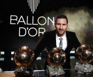 epa08040246 The Men's 2019 Ballon d'Or winner Barcelona forward Lionel Messi poses with his six Ballon d'Or trophies during the ceremony at Theatre du Chatelet in Paris, France, 02 December 2019.  EPA/YOAN VALAT