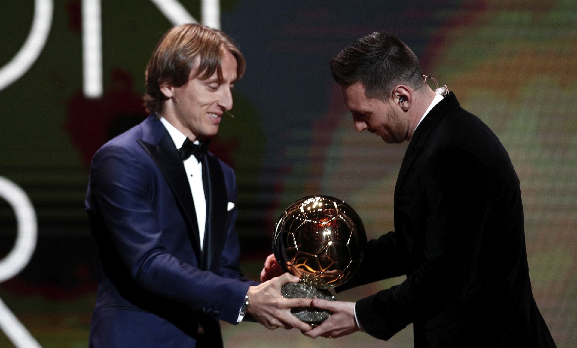 epa08040261 Barcelona forward Lionel Messi (R) wins the Men's 2019 Ballon d'Or and receives the award from the 2018 winner Luka Modric at the Ballon d'Or ceremony at Theatre du Chatelet in Paris, France, 02 December 2019.  EPA/YOAN VALAT