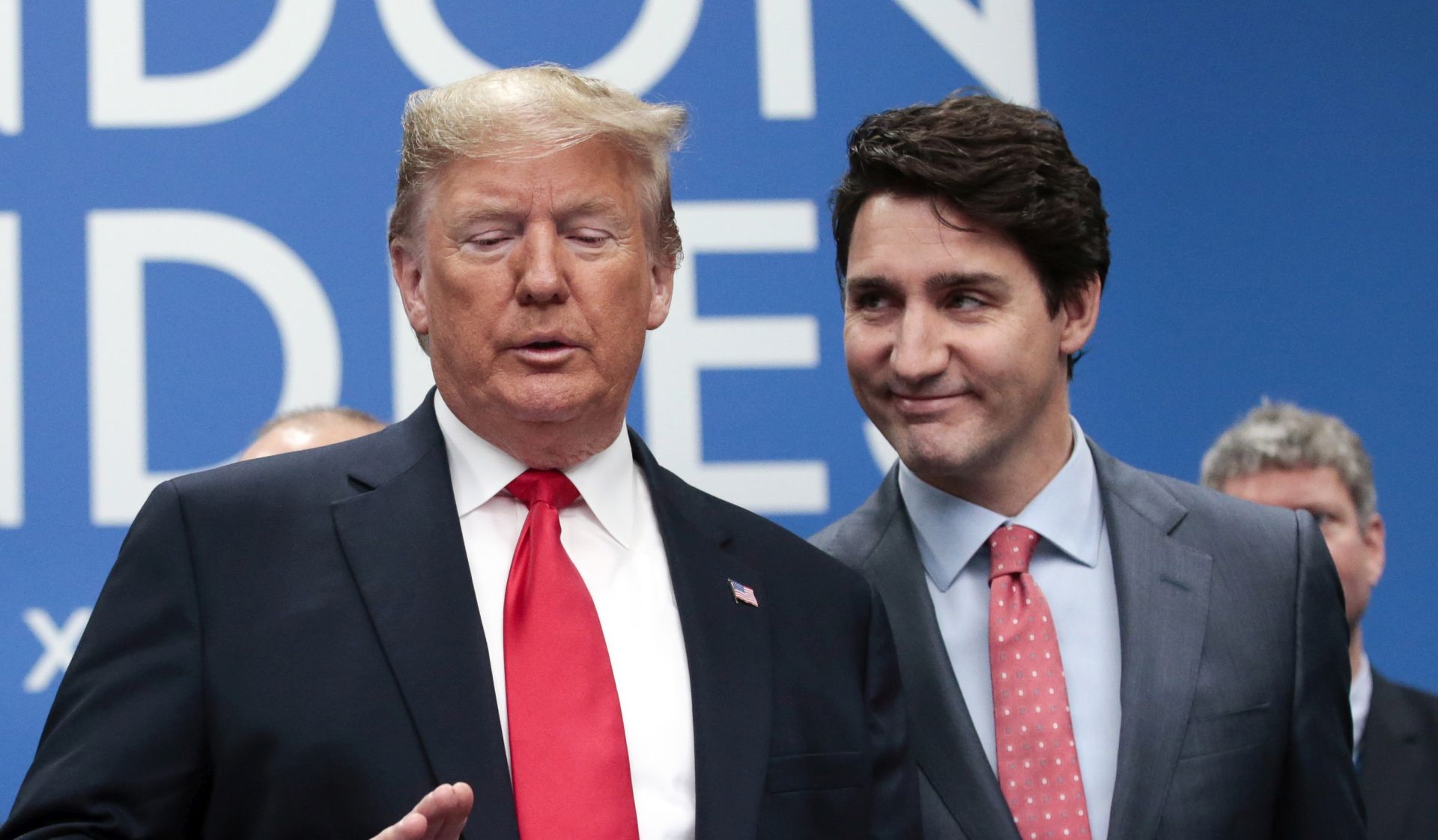 epaselect epa08043439 US President Donald J. Trump (L) and Canada's Prime minister Justin Trudeau (R) during NATO Summit in London, Britain, 04 December 2019. NATO countries' heads of states and governments gather in London for a two-day meeting.  EPA/OLIVIER HOSLET