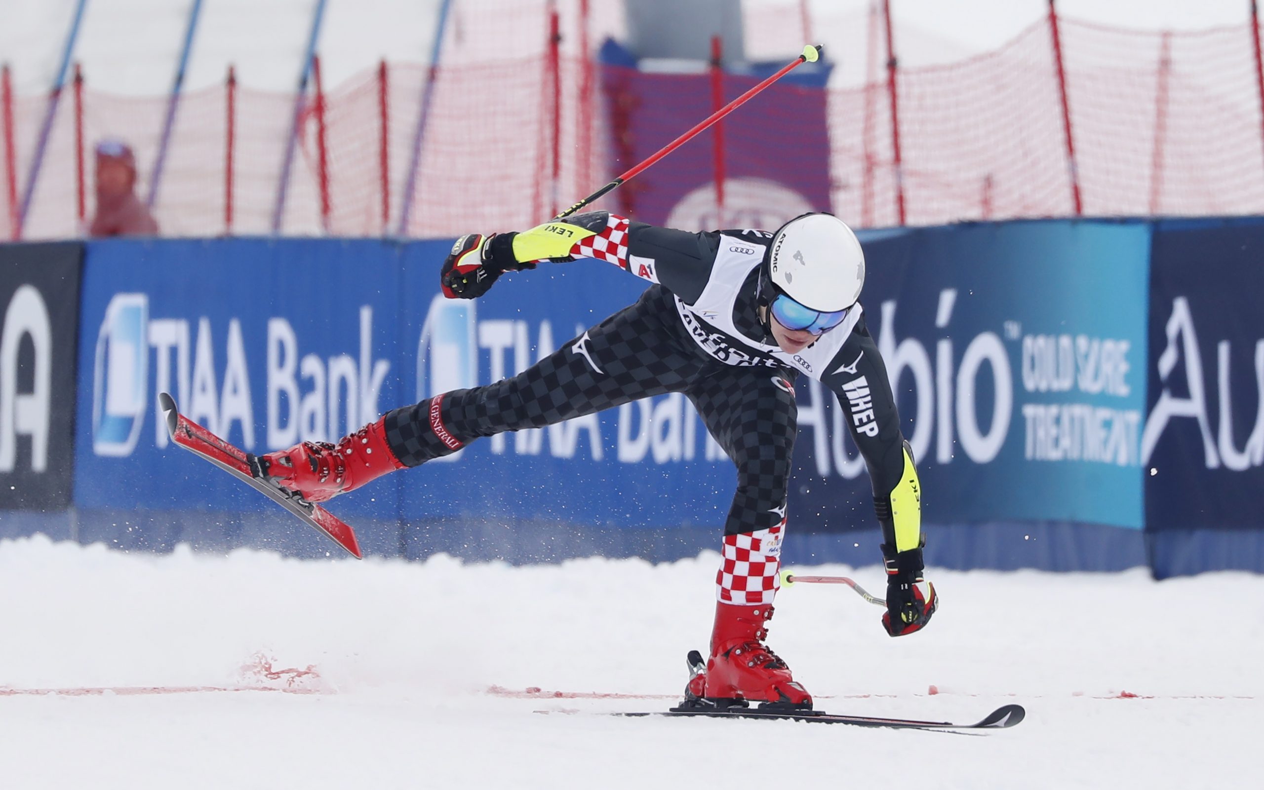 epa08055739 Filip Zubcic of Croatia in the finish area during the second run of the Men’s Giant Slalom at the FIS Alpine Skiing World Cup in Beaver Creek, Colorado, USA, 08 December 2019.  EPA/JOHN G. MABANGLO