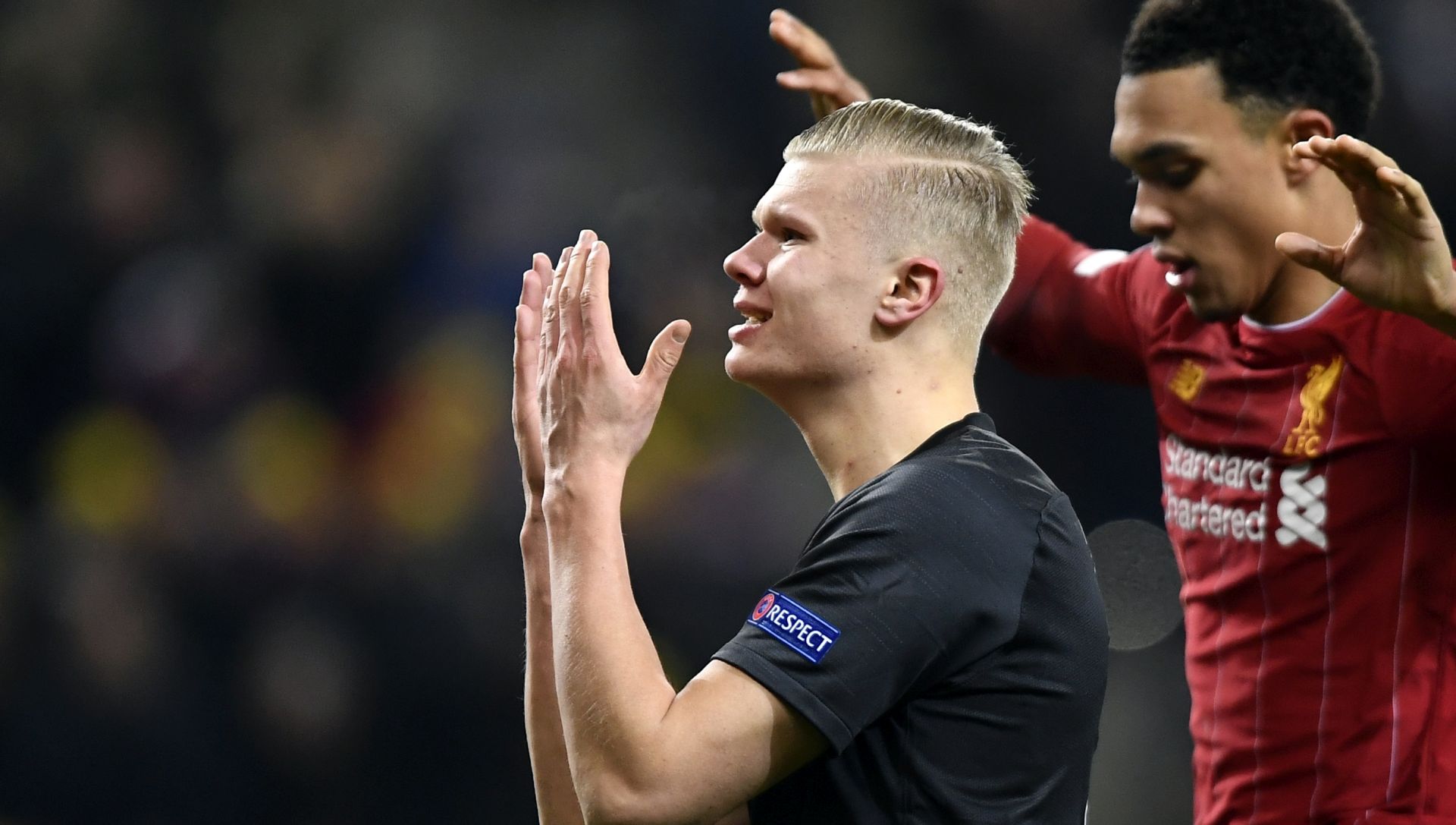 epa08060671 Erling Haaland of FC Salzburg (L) and Trent Alexander-Arnold of Liverpool FC (R) react during the UEFA Champions League group E soccer match between FC Salzburg and Liverpool FC in Salzburg, Austria, 10 December 2019.  EPA/LUKAS BARTH