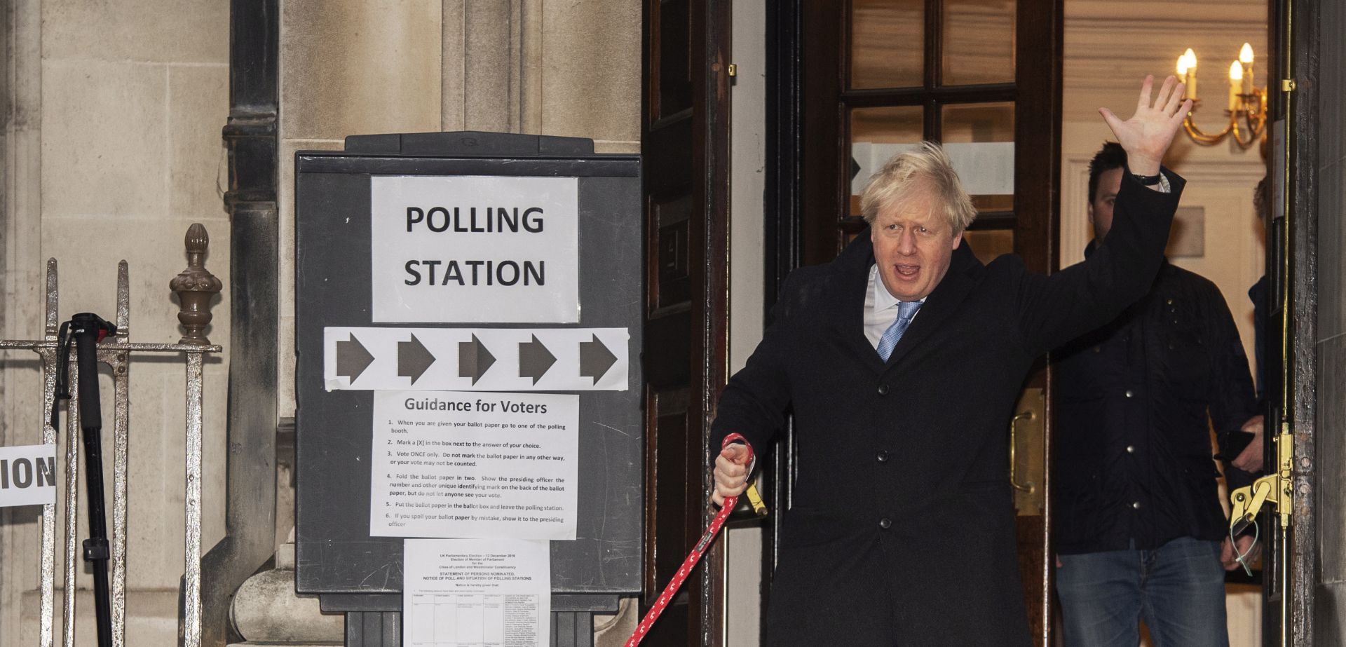 epa08064410 British Prime Minister Boris Johnson arrives with his dog Dilyn at the Central Methodist Hall in London, Britain, 12 December 2019. Britons go to the polls on 12 December 2019 in a general election to vote for a new parliament.  EPA/FACUNDO ARRIZABALAGA