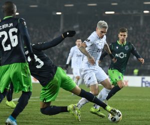 epa08066396 Sporting's Tiago Ilori (2-L) and LASK’S Dominik Frieser (R) in action during the UEFA Europa League group D soccer match between LASK Linz and Sporting CP in Linz, Austria, 12 December 2019.  EPA/CHRISTIAN BRUNA