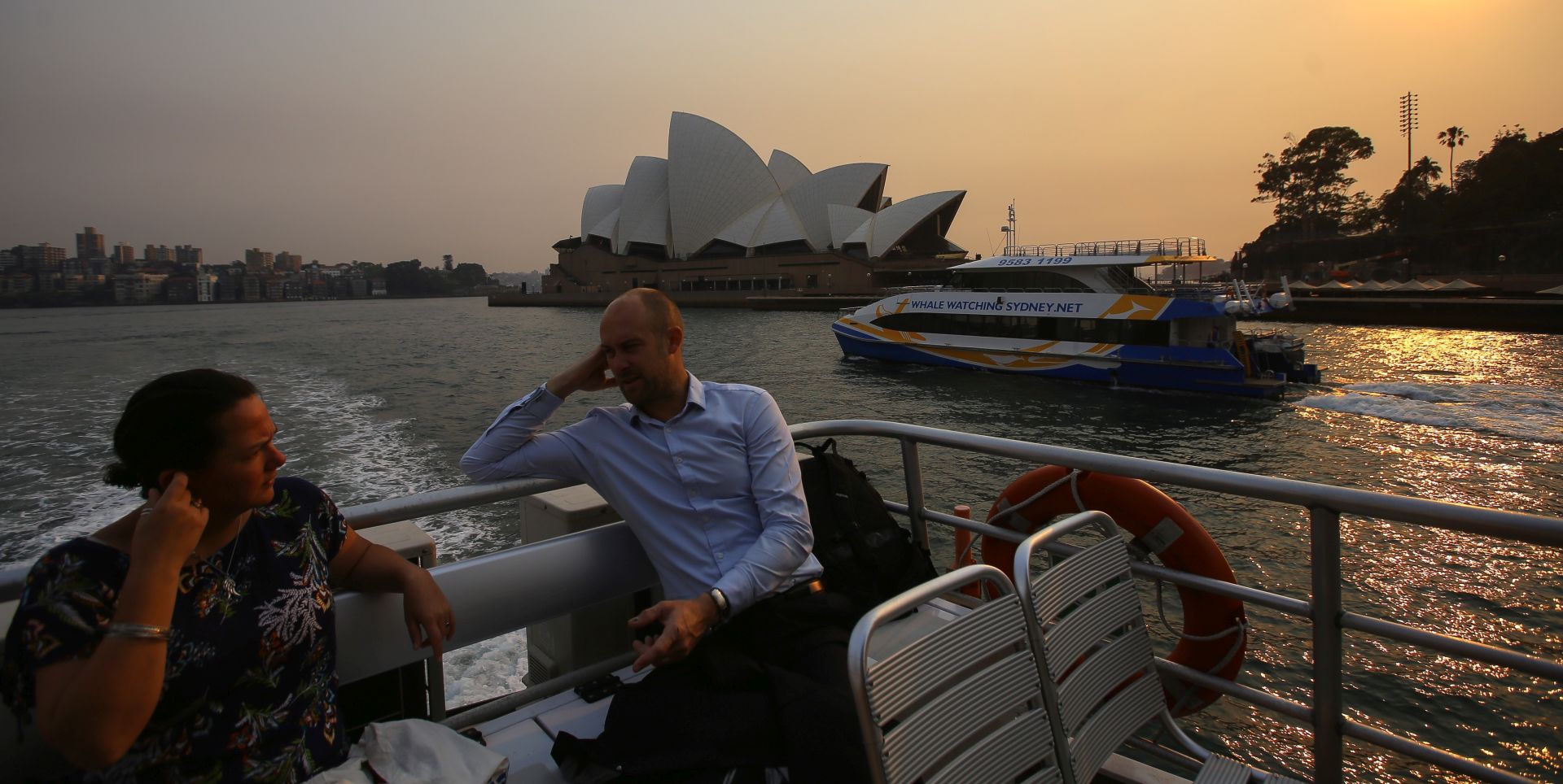 epa08080545 The Sydney Opera House is seen as commuters ride the Manly Ferry during a day of predicted hot weather in Sydney, Australia, 19 December 2019. Sydney, Adelaide, and Canberra are all forecast to hit 40C following the hottest Australian day on record a day earlier.  EPA/STEVEN SAPHORE  AUSTRALIA AND NEW ZEALAND OUT