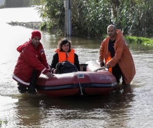 epa08085455 Firefighters on a boat help people get out of flooded and isolated houses due to rising water from the Mondego and Ega rivers in Formoselha, caused by rain and bad weather, in Coimbra, Portugal, 21 December 2019.  EPA/PAULO NOVAIS