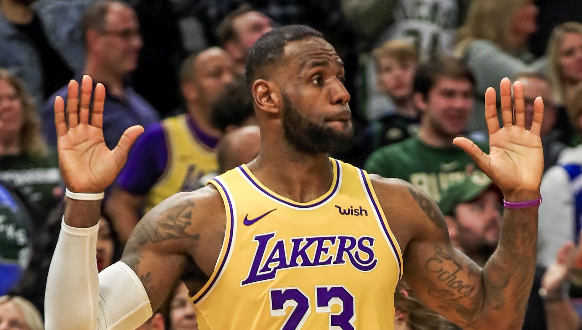 epa08082768 Los Angeles Lakers forward LeBron James reacts after being called for a foul during the NBA game between the Los Angeles Lakers and the Milwaukee Bucks at Fiserv Forum in Milwaukee, Wisconsin, USA, 19 December 2019.  EPA/TANNEN MAURY SHUTTERSTOCK OUT