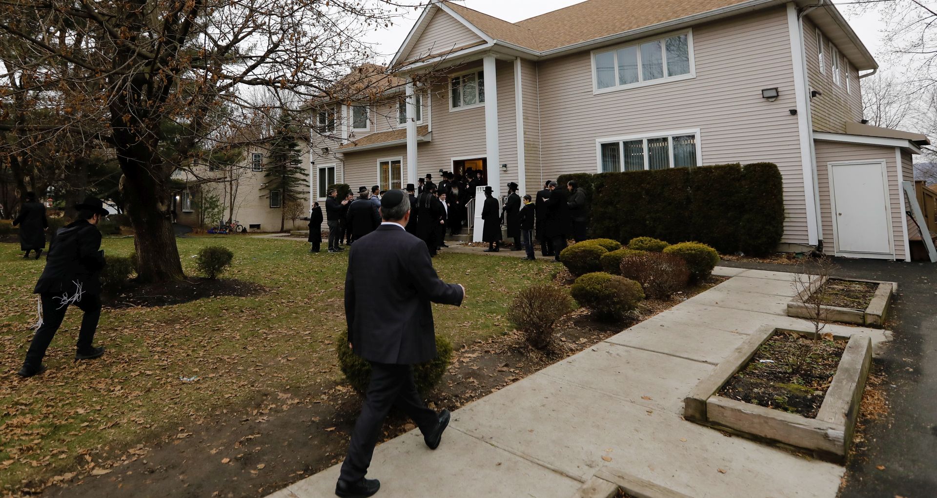 epa08094464 The home of Hasidic rabbi Chaim Leibush Rottenberg in Monsey, New York, USA, 29 December 2019. On 28 December an intruder with a large knife burst into the home of Hasidic rabbi Chaim Rottenberg in Monsey, New York an upstate suburb and stabbed and wounded five people during a Hanukkah candle lighting ceremony.  EPA/PETER FOLEY