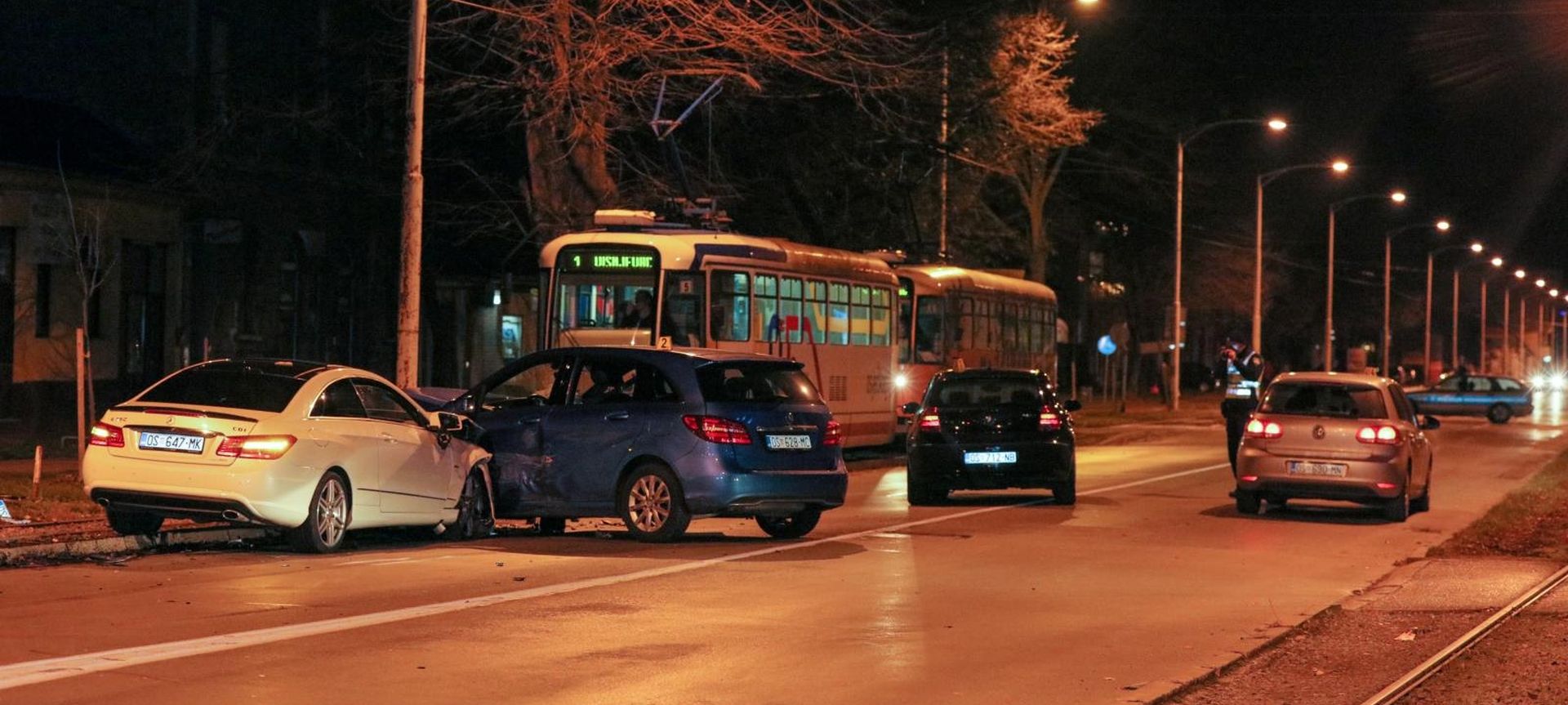 28.12.2019., Osijek - Prometna nesreca u Osijeku u Ulici Matije Gupca u kojoj je sudjelovalo vise vozila. Ocevid je u tijeku.
  Photo: Dubravka Petric/PIXSELL