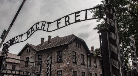 Merkel prvi put u Auschwitzu