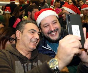 epa08088827 Italy's League party leader Matteo Salvini, wearing a Santa hat, poses for a selfie during a visit at the Buzzi hospital where he distributed gifts to hospitalized children, in Milan, northern Italy, 24 December 2019.  EPA/MATTEO BAZZI