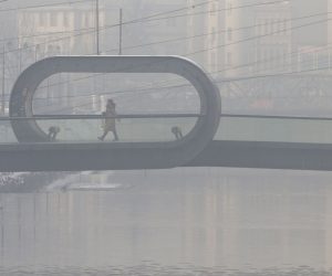 epa08116705 A general view show people crossing a bridge under a heavy fog in the city of Sarajevo, Bosnia and Herzegovina, 10 January 2020. According to reports, residents were recommended to reduce traffic on the roads. With 400 AQI (air quality index), Sarajevo today is one of the most polluted cities in the world.  EPA/FEHIM DEMIR