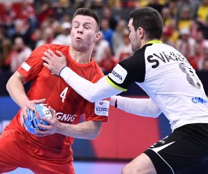 epa08122845 Poland's Michal Olejiczak (L) in action against Michal Svaljen of Switzerland during the Men's EHF EURO 2020 Handball preliminary round match between Switzerland and Poland in Gothenburg, Sweden, 12 January 2020.  EPA/BJORN LARSSON ROSVALL  SWEDEN OUT