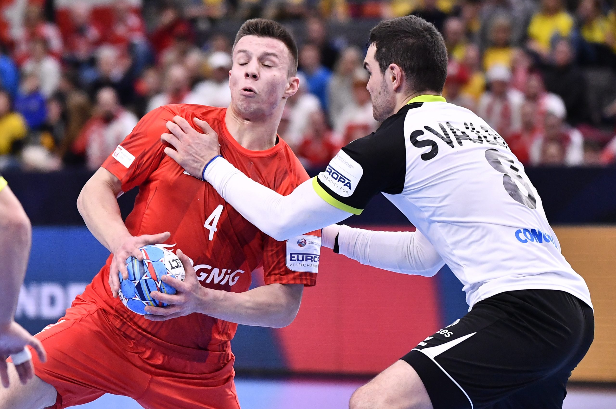 epa08122845 Poland's Michal Olejiczak (L) in action against Michal Svaljen of Switzerland during the Men's EHF EURO 2020 Handball preliminary round match between Switzerland and Poland in Gothenburg, Sweden, 12 January 2020.  EPA/BJORN LARSSON ROSVALL  SWEDEN OUT