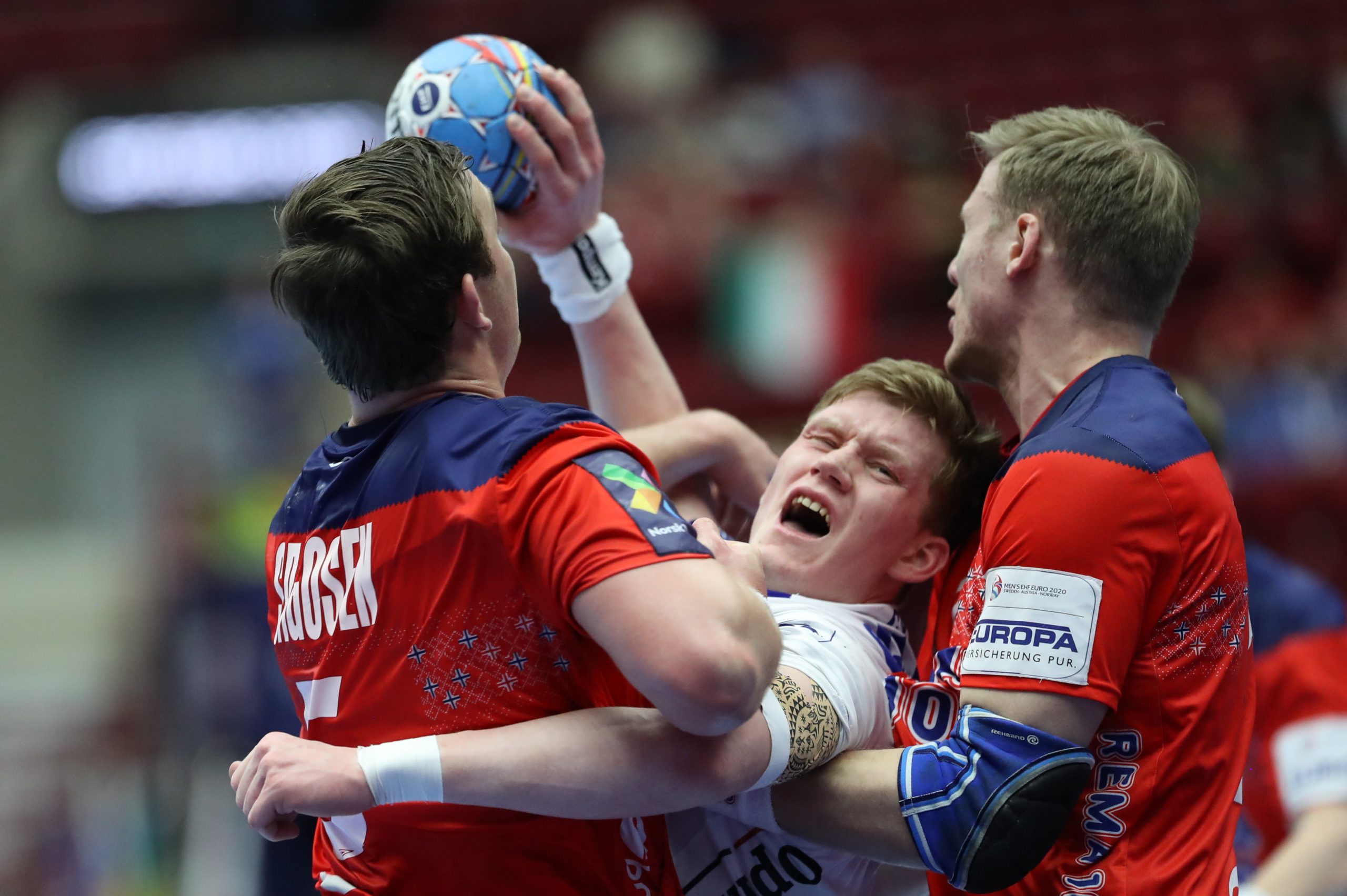 epa08148251 Iceland's Ymir Orn Gislason stoped by Norway's Sander Sagosen (L) and Magnus Gullerud (R) in action during the Men's European Handball Championship main round Group 2 match between Norway and Iceland at Malmo Arena in Malmo, Sweden, 21 January 2020.  EPA/ANDREAS HILLERGREN  SWEDEN OUT