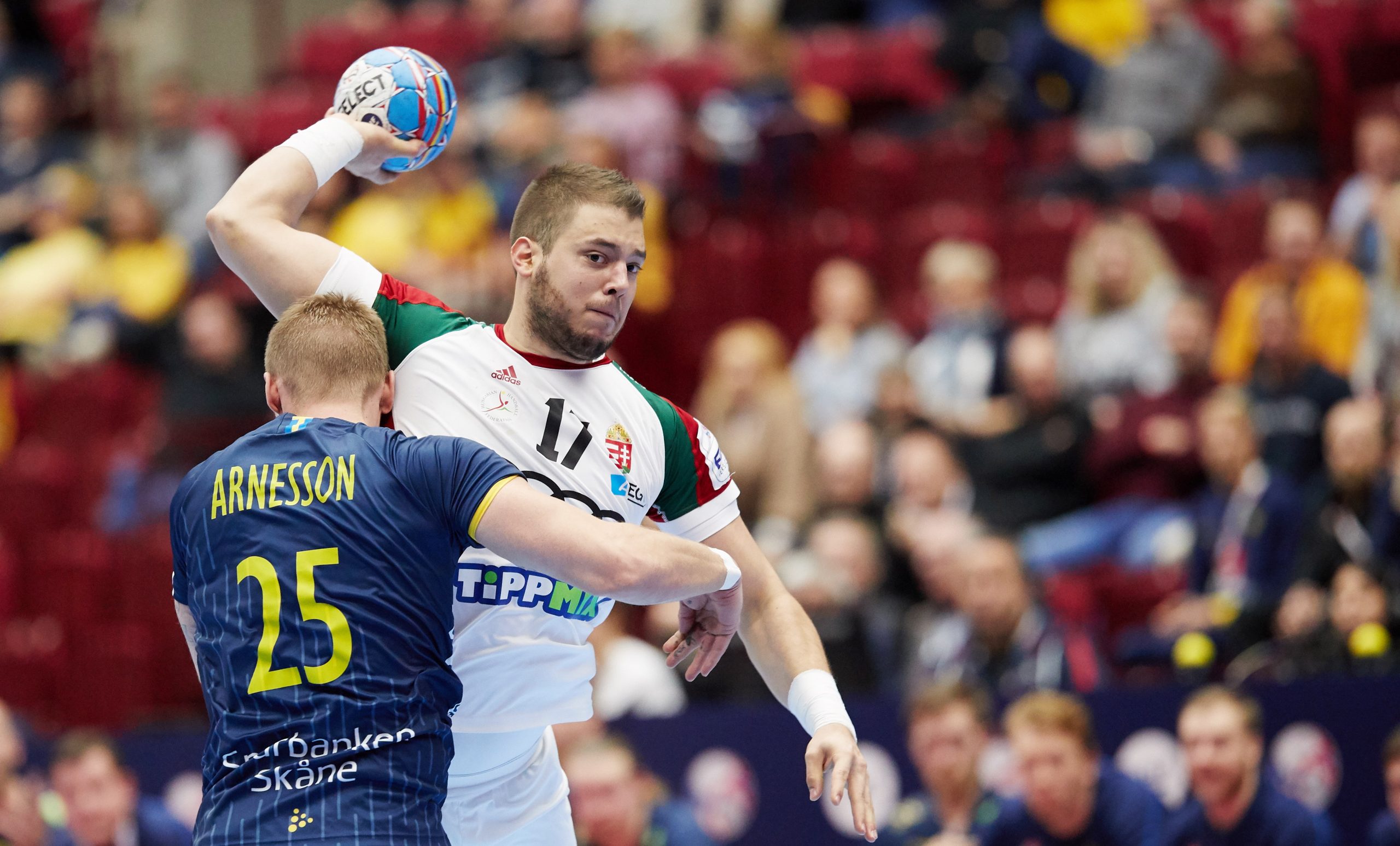epa08148605 Hungary's Bence Nagy (R) against Swedens Linus Arnesson during the Men's European Handball Championship main round Group 2 match between Hungary and Sweden at Malmo Arena in Malmo, Sweden, 21 January 2020.  EPA/ANDREAS HILLERGREN  SWEDEN OUT