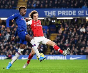 epa08148613 Tammy Abraham (L) of Chelsea in action against David Luiz of Arsenal during the English Premier League match between Chelsea and Arsenal in London, Britain, 21 January 2020.  EPA/ANDY RAIN No use with unauthorized audio, video, data, fixture lists, club/league logos or 'live' services. Online in-match use limited to 120 images, no video emulation. No use in betting, games or single club/league/player publications.  EDITORIAL USE ONLY
