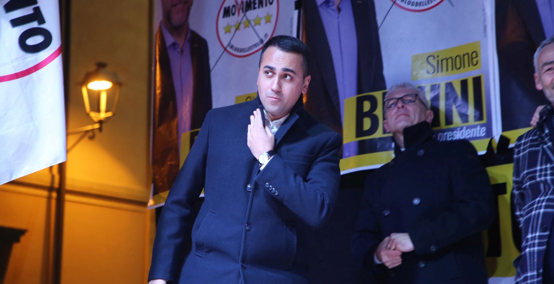epa08156198 Luigi Di Maio (L), former political leader of the 5-star movement, attends an electoral event in support of Simone Benini, candidate of the Movement for the presidency of the Emilia-Romagna, in Bologna, Italy, 23 January 2020. The regional elections in Calabria and Emilia-Romagna will be held on 26 January.  EPA/GIORGIO  BENVENUTI