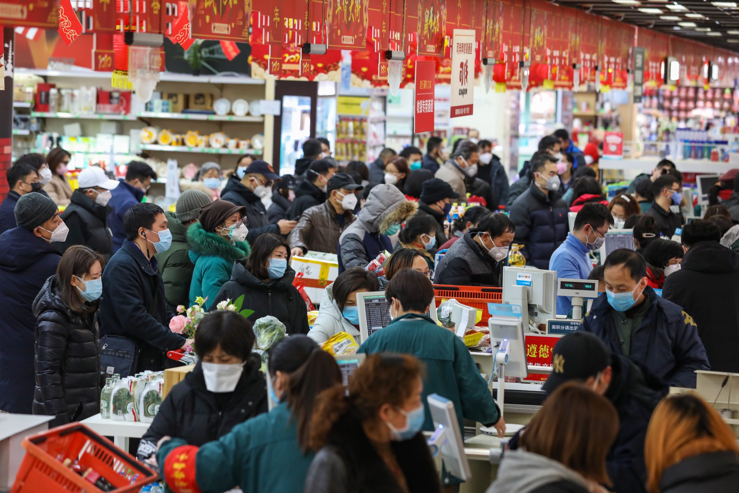 epa08163557 Shoppers wait to check out of a supermarket in Wuhan in central China's Hubei province 25 January 2020. The city struck by the 2019-nCoV virus will ban private traffic starting on Sunday, prompting citizens to a shopping spree of necessities and groceries.  EPA/YUAN ZHENG CHINA OUT