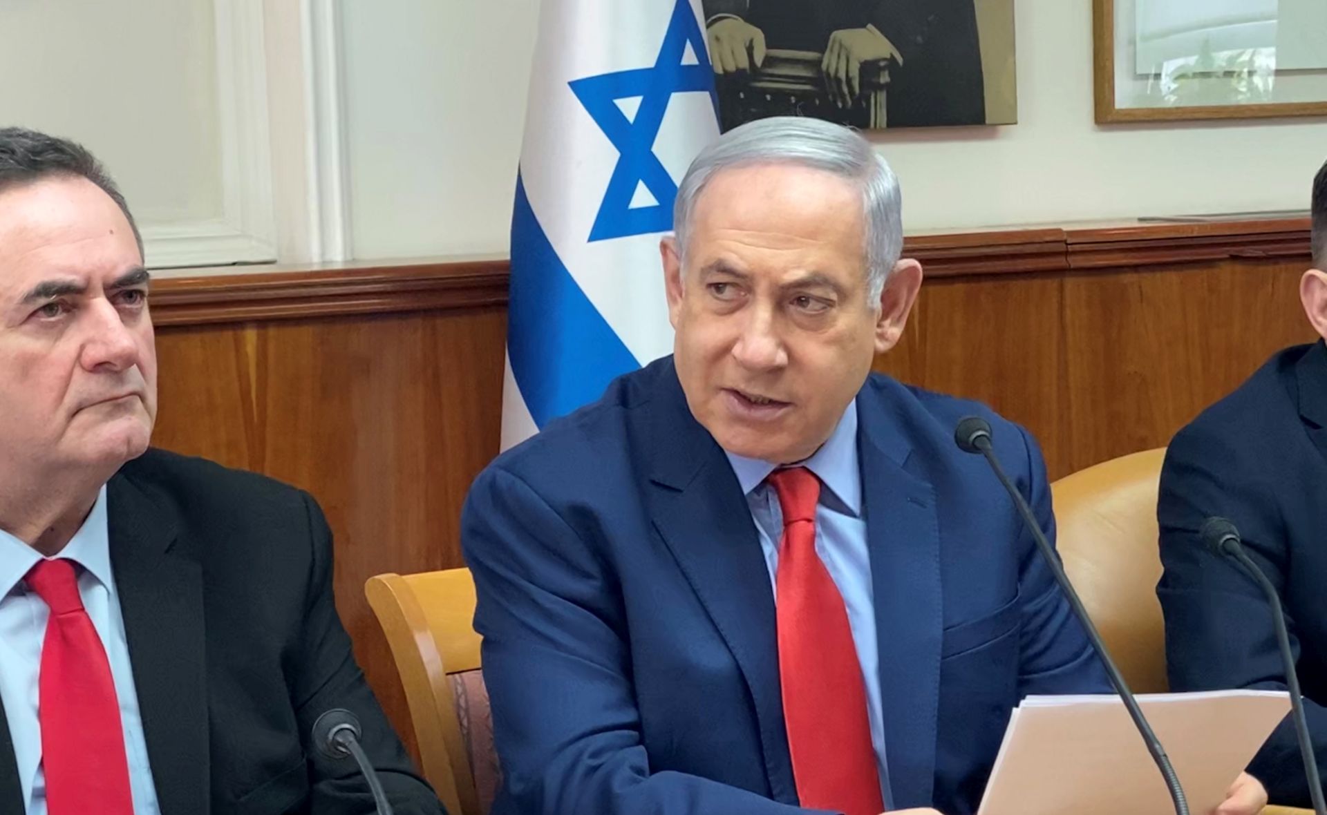epa08167402 Israeli Prime Minister Benjamin Netanyahu chairs his weekly cabinet meeting at his office in Jerusalem, 26 January 2020.  EPA/DEDI HAYUN / POOL