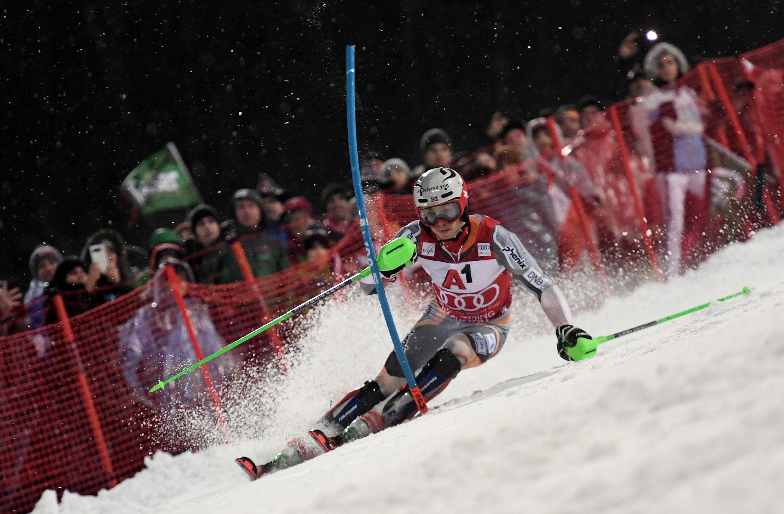 epa08172966 Henrik Kristoffersen of Norway in action during the first run of the men's Slalom race of the FIS Alpine Skiing World Cup event in Schladming, Austria, 28 January 2020.  EPA/CHRISTIAN BRUNA