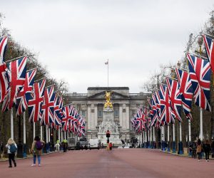epa08181279 Union Jacks are on display in the Mall with Buckingham Palace in the background in London, Britain, 31 January 2020. Britain officially exits the EU on 31 January 2020, beginning an eleven month transition period.  EPA/ANDY RAIN
