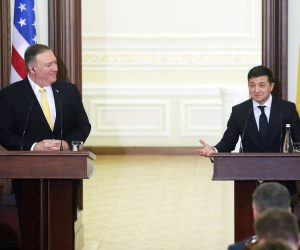 epa08181375 Ukraine's President Volodymyr Zelensky (R) and US Secretary of State Mike Pompeo (L) attend their joint press conference in Kiev, Ukraine, 31 January 2020. Mike Pompeo arrived in Kiev on 30 January 2020 for a two-days visit to meet with top Ukrainian officials.  EPA/SERGEY DOLZHENKO