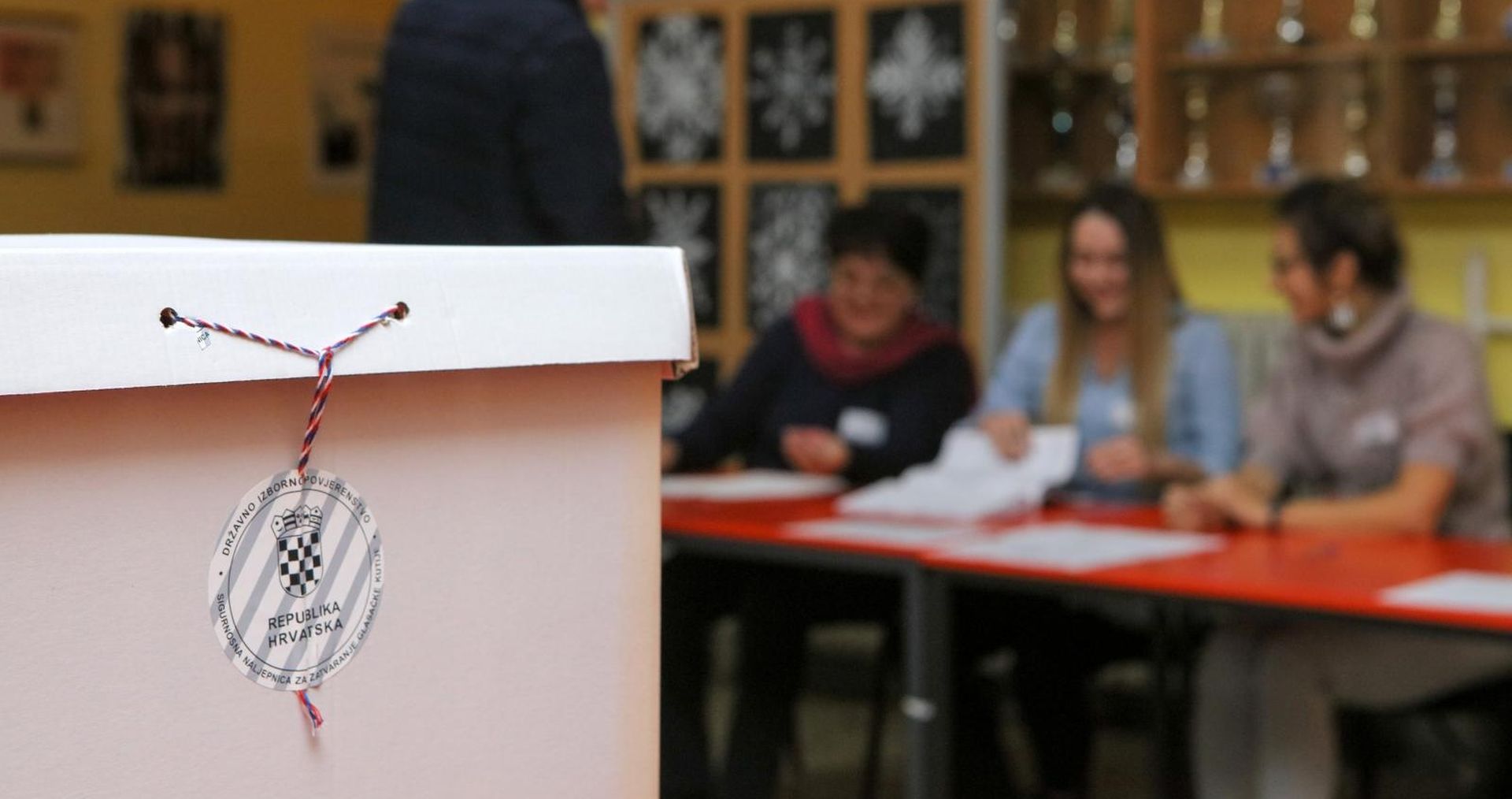05.01.2020., Osijek - Danas se odrzava drugi krug predsjednickih izbora. Uz veliki broj glasaca i Ante Djapic izasao je na biraliste. 
  Photo: Dubravka Petric/PIXSELL