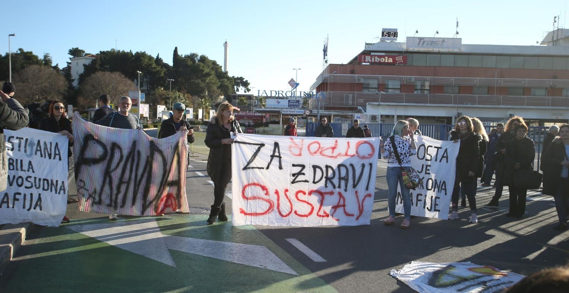 23.01.2020., Split - Gradjani organizirali miran mimohod kao reakciju na trostruko ubojstvo koje je nedavno zadesilo Split.
Photo: Ivo Cagalj/PIXSELL