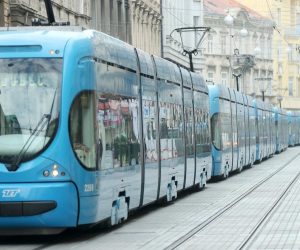 31.12.2019., Zagreb - Radi dugotrajnog zastoja tramvaja nastala je velika guzva u sredistu grada. Photo: Sanjin Strukic/PIXSELL