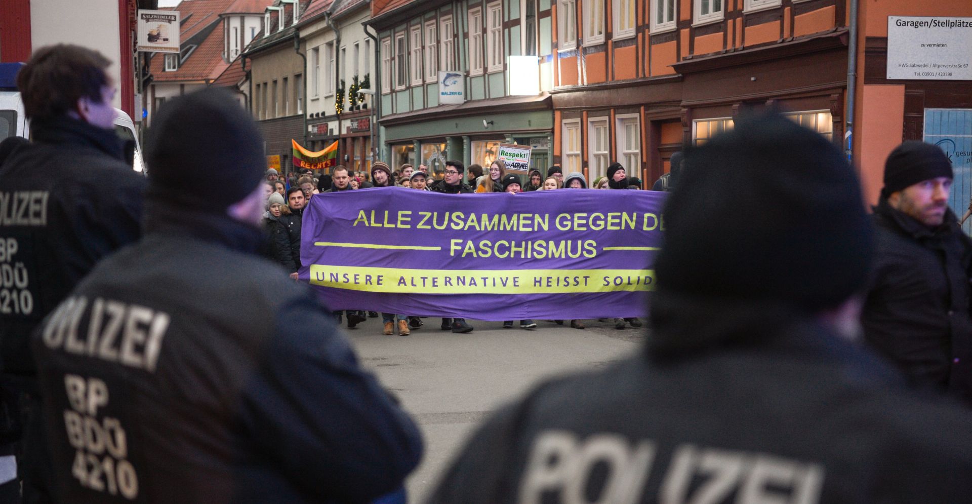 24 January 2020, Saxony-Anhalt, Salzwedel: People hold signs as they march during a demonstration against an event held by the Alternative for Germany (AfD) party at the municipal culture house of Salzwedel. Photo: Heiko Rebsch/dpa-Zentralbild/dpa