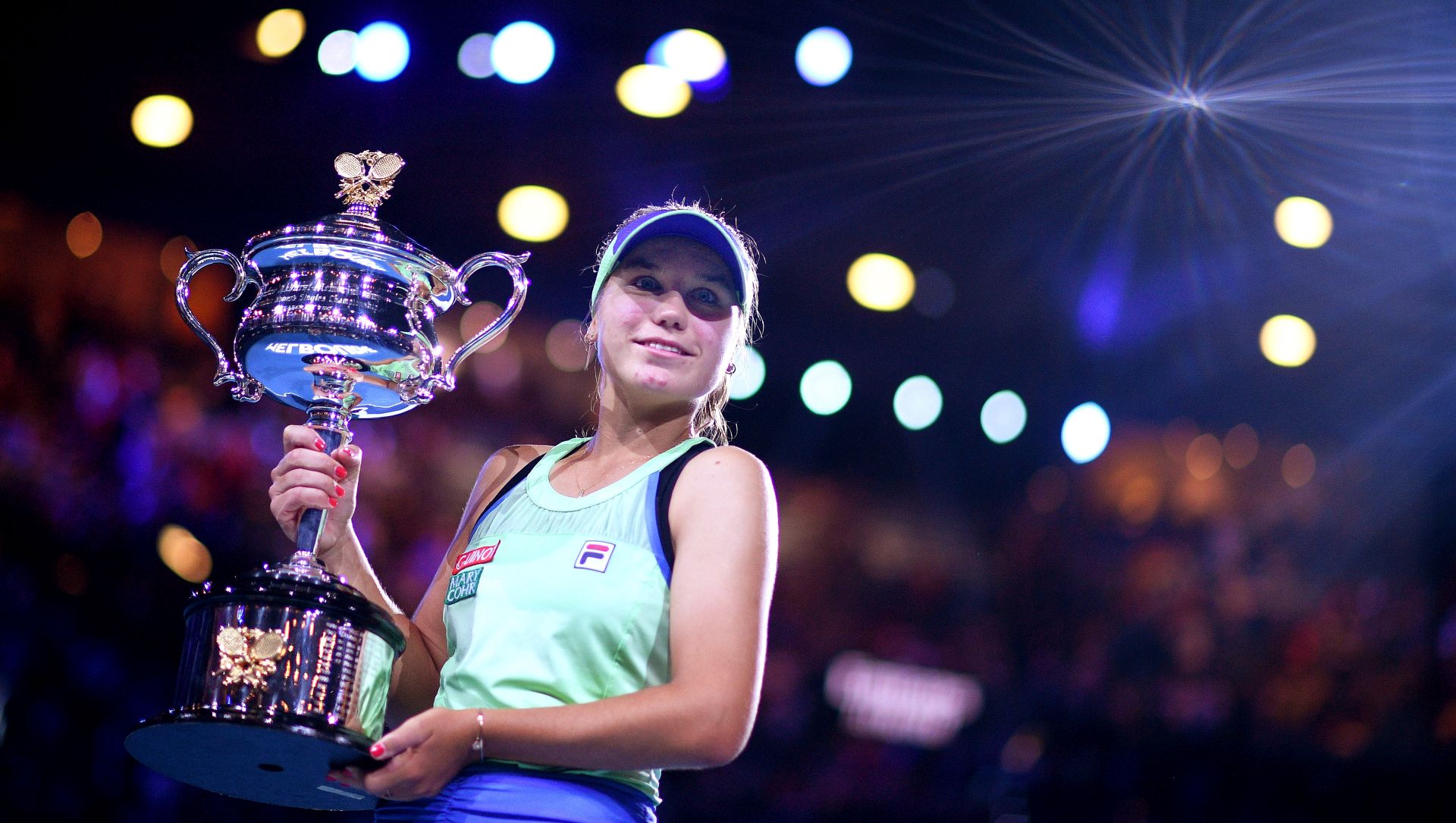 epa08184401 Sofia Kenin of the USA poses with the Daphne Ackhurst Memorial Cup after winning the women's singles final against Garbine Muguruza of Spain at the Australian Open Grand Slam tennis tournament at Rod Laver Arena in Melbourne, Australia, 01 February 2020.  EPA/LUKAS COCH AUSTRALIA AND NEW ZEALAND OUT