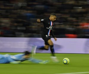 epa08185908 Paris Saint Germain's Kylian Mbappe in action during the French Ligue 1 soccer match between PSG and Montpellier HSC at the Parc des Princes stadium in Pa?ris, France, 1st February 2020.  EPA/Julien de Rosa
