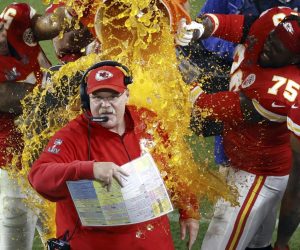 epa08189546 epa08189543 Kansas City Chiefs head coach Andy Reid (C) has gatorade dumped on top of him by his players before the end of the second half of the National Football League's Super Bowl LIV between the Kansas City Chiefs and the San Francisco 49ers at Hard Rock Stadium in Miami Gardens, Florida, USA, 02 February 2020.  EPA/RHONA WISE  EPA-EFE/RHONA WISE