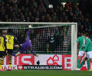 epa08192940 Dortmund's goalkeeper Marwin Hits in action during the German DFB cup third round soccer match between SV Werder Bremen and Borussia Dortmund in Bremen, Germany, 04 February 2020.  EPA/FOCKE STRANGMANN CONDITIONS - ATTENTION: The DFB regulations prohibit any use of photographs as image sequences and/or quasi-video.