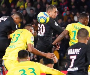 epa08193092 Layvin Kurzawa (C) of PSG in action during the French Ligue 1 soccer match between Nantes and Paris St Germain at Stadium of La Beaujoire in Nantes, France, 04 February 2020.  EPA/EDDY LEMAISTRE