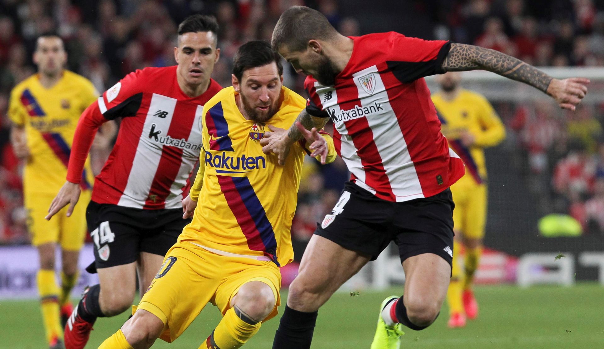 epa08198635 Athletic Club's defender Yeray (R) vies for the ball against FC Barcelona's forward Leo Messi (C) during the Spanish King's Cup quarters final between Athletic Bilbao and FC Barcelona at San Mames stadium in Bilbao, northern Spain, 06 February 2020.  EPA/MIGUEL TONA