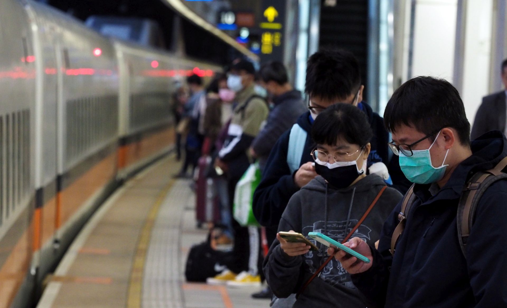 epa08243834 Passengers wearing face masks wait to board a high-speed train at Zuoying Station in Kaohsiung, southern Taiwan, 23 February 2020 (issued on 24 February 2020). On 24 February, the Ministry of Health and Welfare warned Taiwanese against visiting South Korea, and required foreigners arriving from South Korea to adopt 14-day home quarantine as coronavirus has left six people dead and more than 800 people infected in South Korea.  EPA/DAVID CHANG