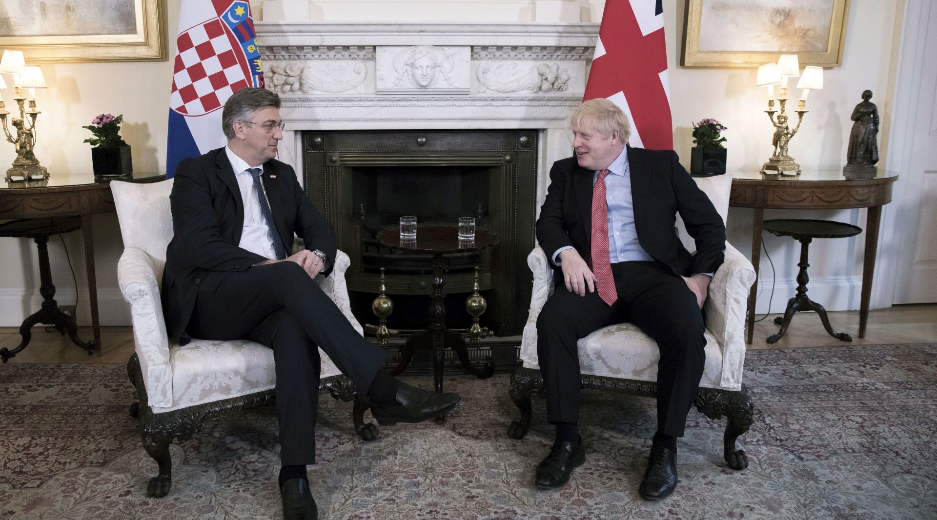epa08244003 British premier Boris Johnson (R) speaks with Croatia's prime minister Andrej Plenkovic during their bilateral meeting at number 10 Downing Street in London, Britain, 24 February 2020.  EPA/Jason Alden / POOL