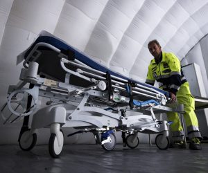epa08247541 Emergency forces install an air dome equipped with medical supplies at Spallanzani hospital in case the number of people suffering from COVID-19 coronavirus increases, in Rome, Italy, 25 February 2020.  EPA/ANGELO CARCONI