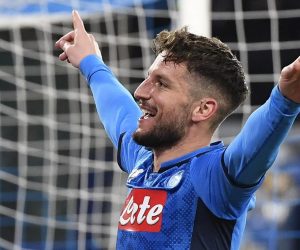 epa08247768 Napoli's Dries Mertens jubilates after scoring during the UEFA Champions League round of 16 first leg soccer match between SSC Napoli vs FC Barcelona at the San Paolo stadium in Naples, Italy, 25 February 2020.  EPA/CIRO FUSCO