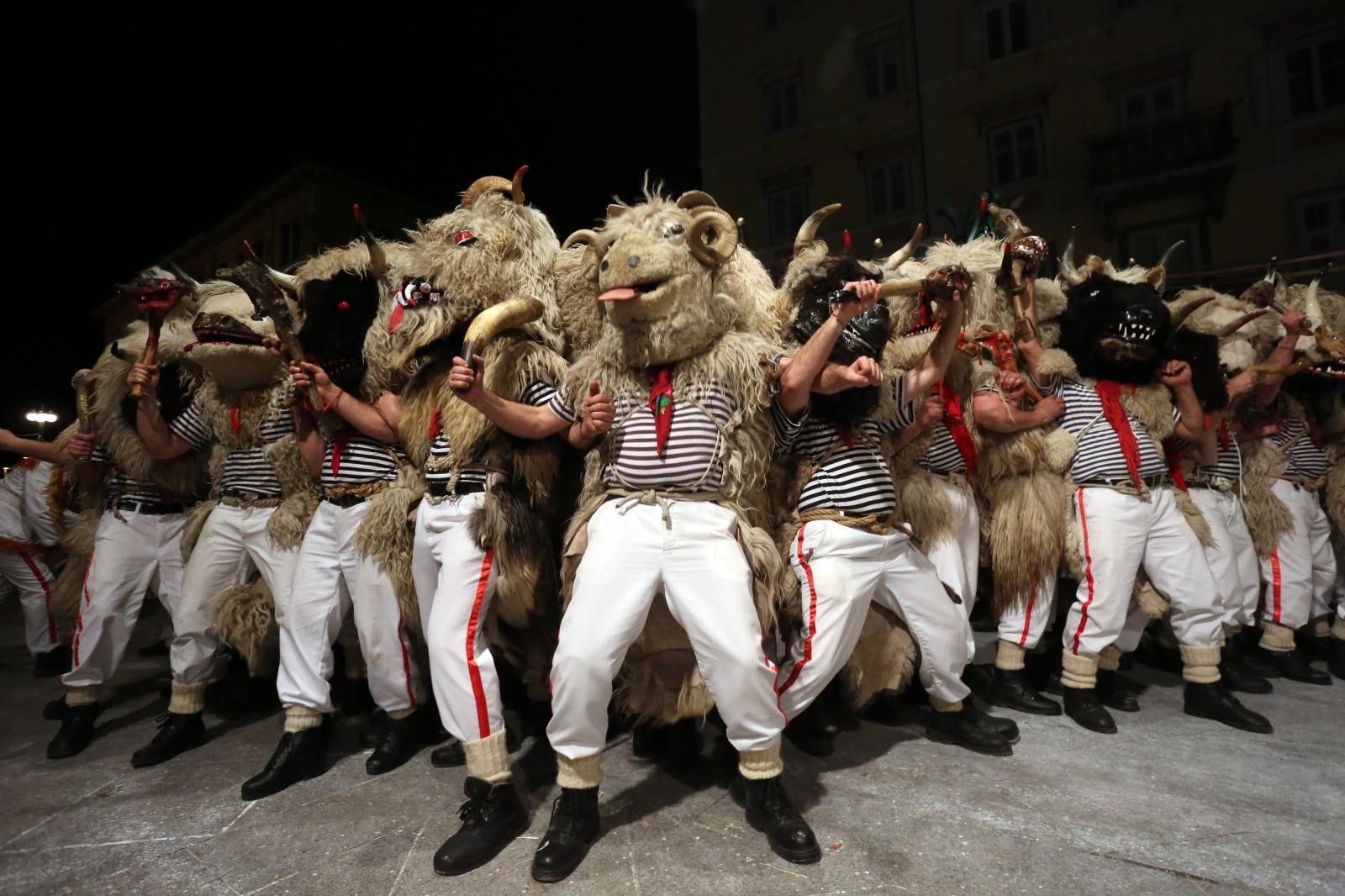 26.02.2017., Rijeka - Nastupom 110. grupe Halubajski zvoncari zavrsio je 34. medjunarodni Rijecki karneval. 
Photo: Goran Kovacic/PIXSELL